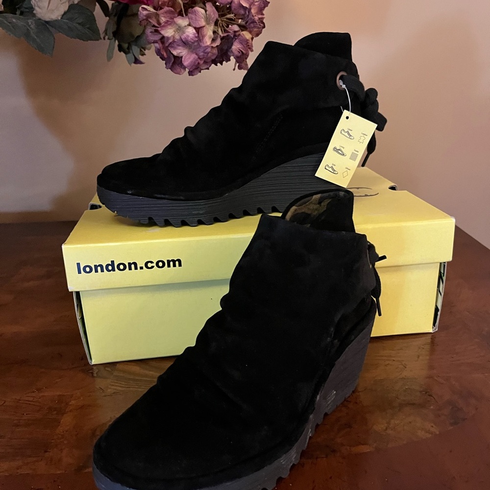 Fly London Yebi oil black boot sz 38